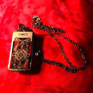 TAROT Vault Necklace Holds Portable Miniature Major Arcana Cards for Women/Men